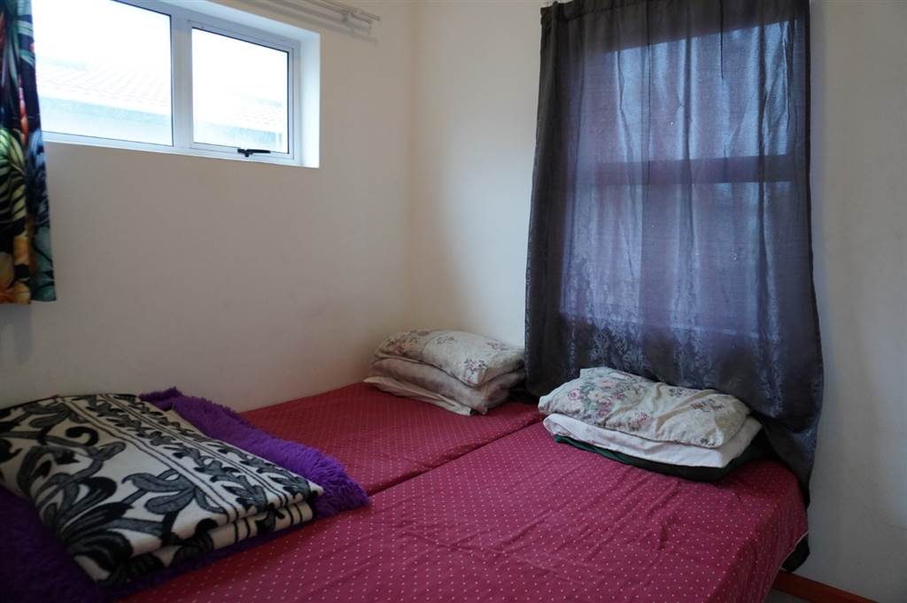 2 Bed Apartment in Stratford Green photo number 13