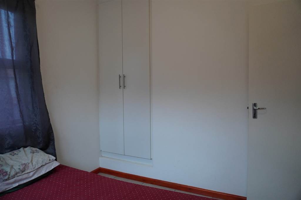 2 Bed Apartment in Stratford Green photo number 14