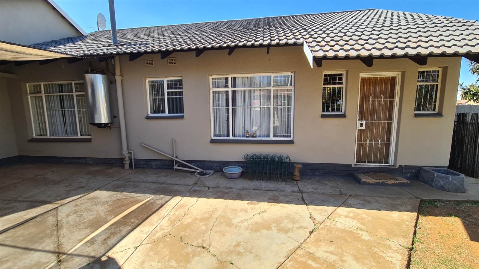 2 Bed Townhouse in Stilfontein photo number 8