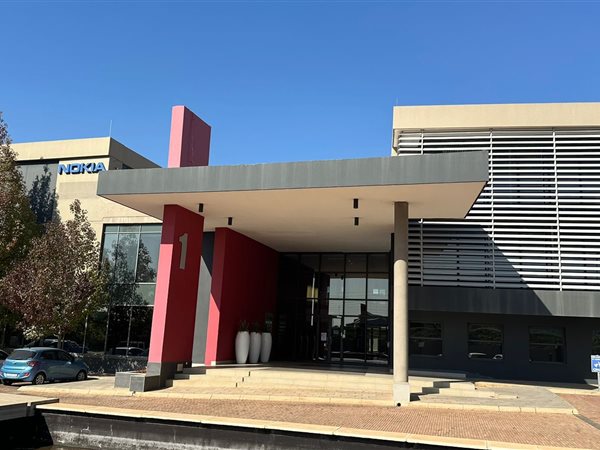 142  m² Commercial space in Highveld