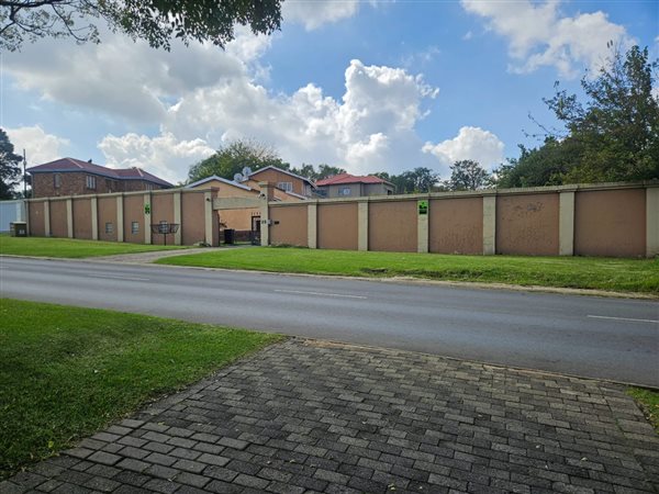 5 Bedroom House 5 Bedroom House