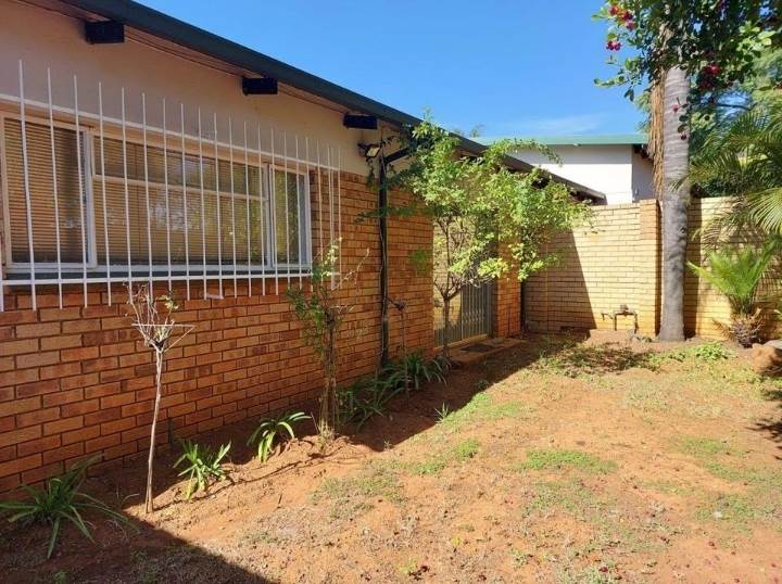 4 Bed House in Pretoria Gardens photo number 16