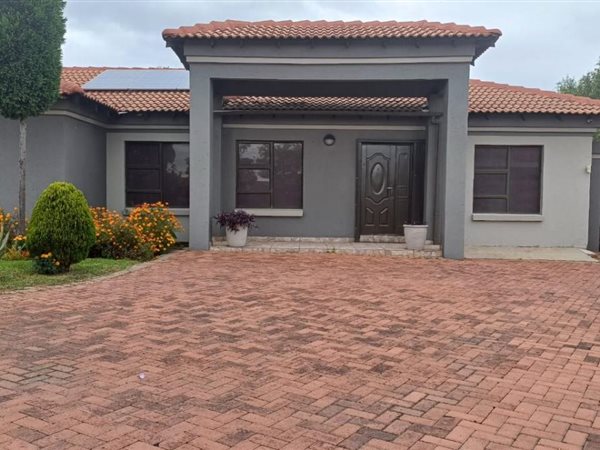 4 Bedroom House 4 Bedroom House