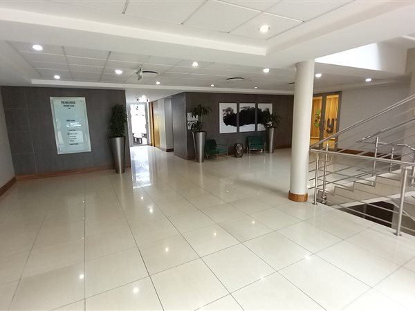 186  m² Commercial space