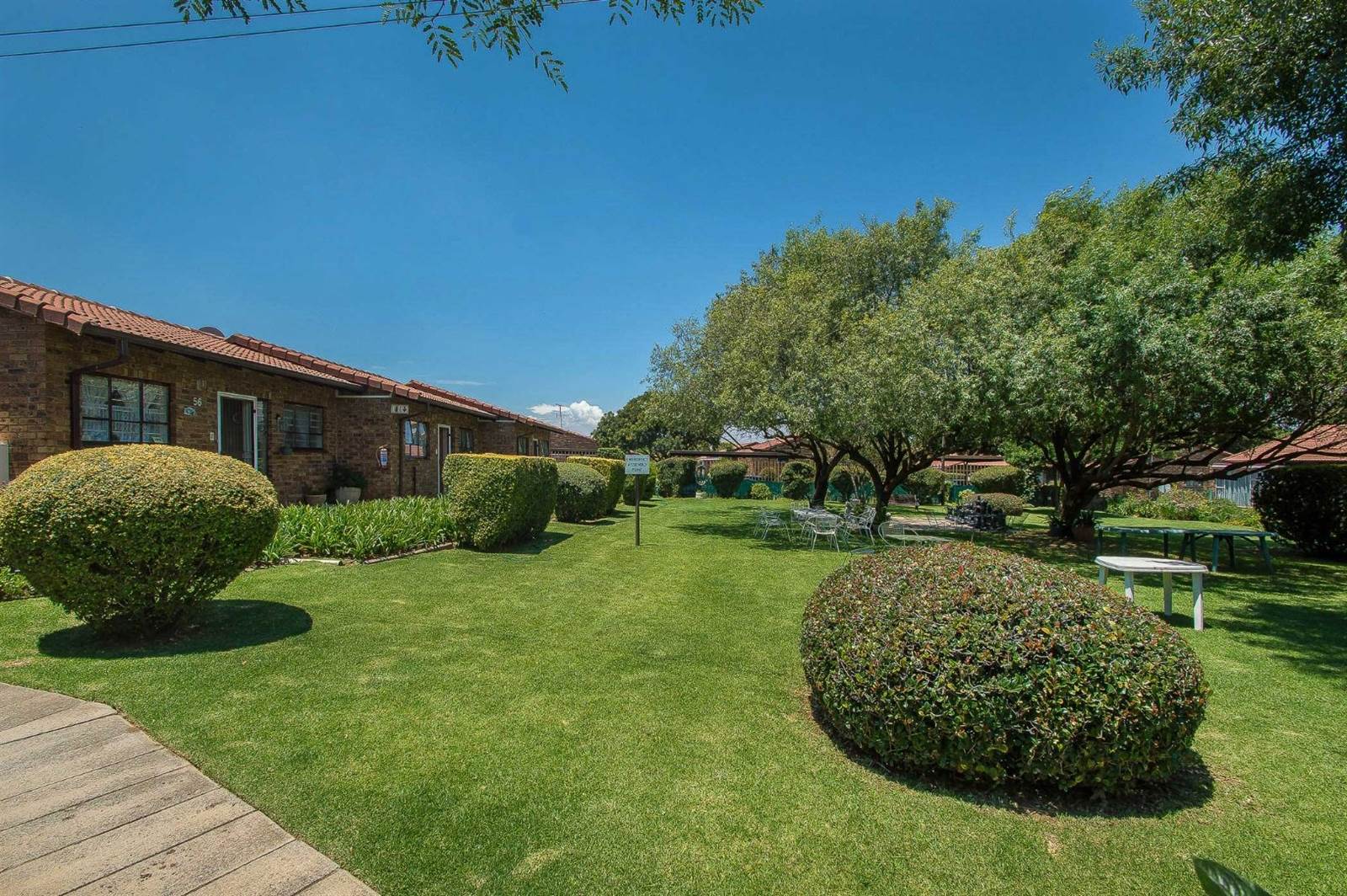2 Bed Townhouse in Ontdekkers Park photo number 15