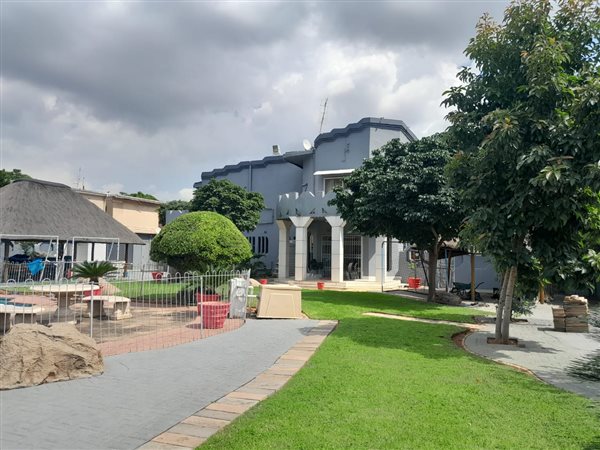 5 Bedroom House 5 Bedroom House