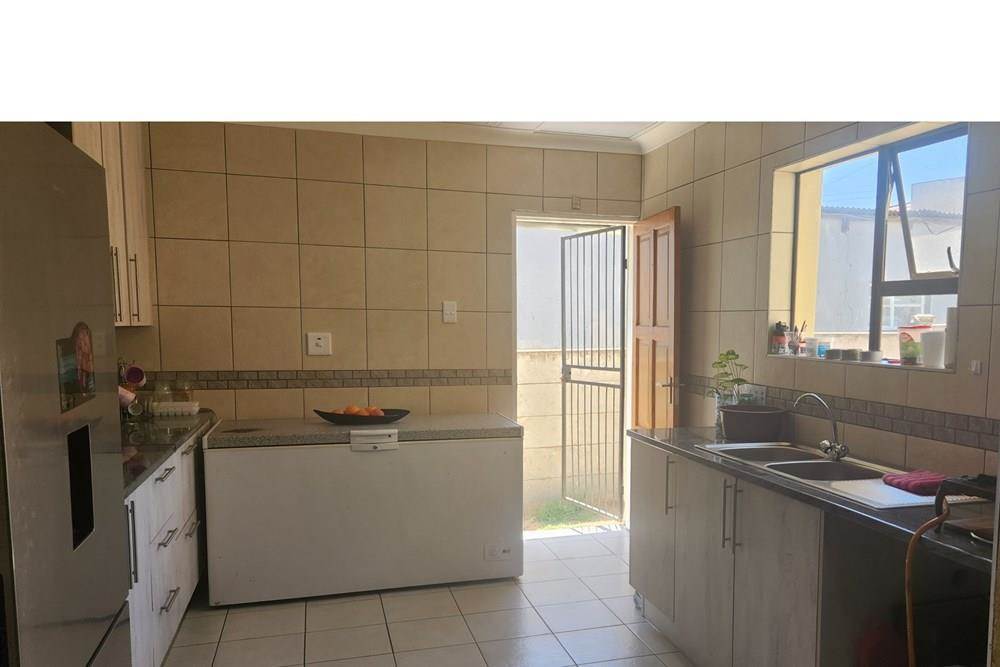 4 Bed House in Bosmont photo number 14