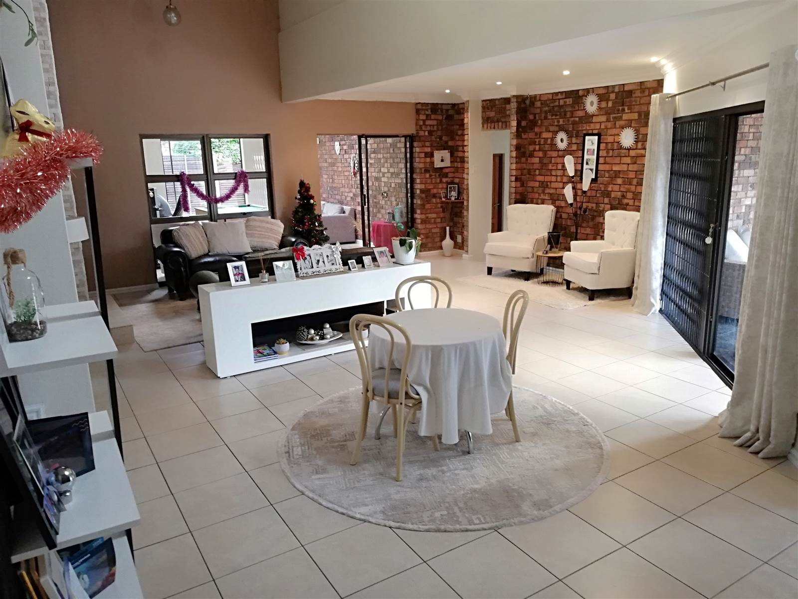 4 Bed House in Douglasdale photo number 7