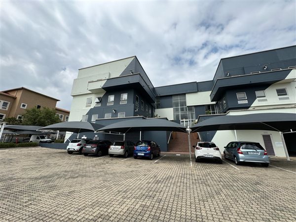 56  m² Commercial space in Sunninghill