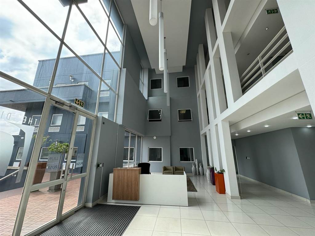 56  m² Commercial space in Sunninghill photo number 4