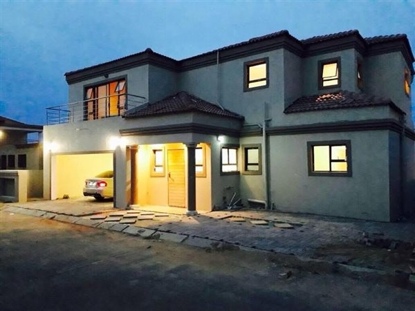 5 Bed Townhouse