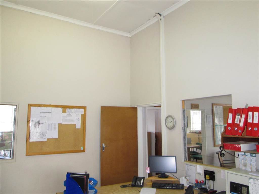 1860  m² Office Space in Senekal photo number 8