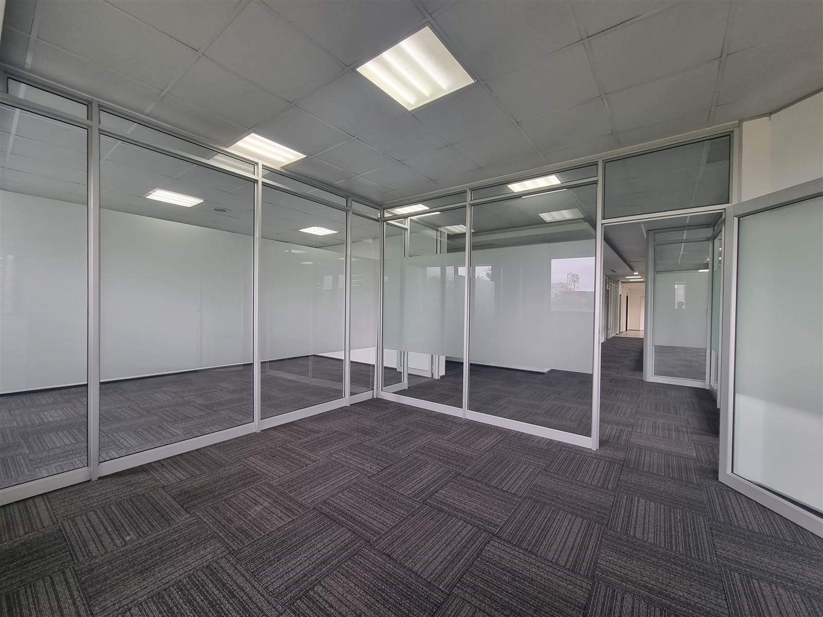 320  m² Commercial space in Rivonia photo number 19