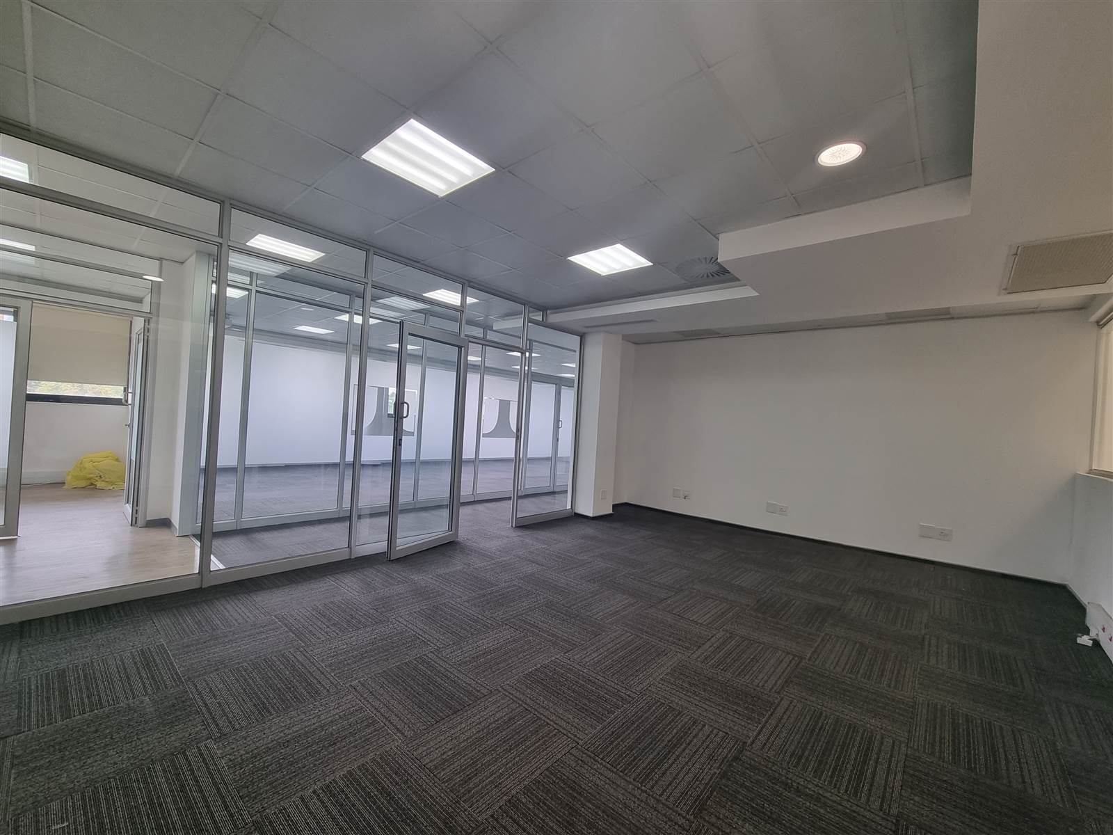 320  m² Commercial space in Rivonia photo number 12