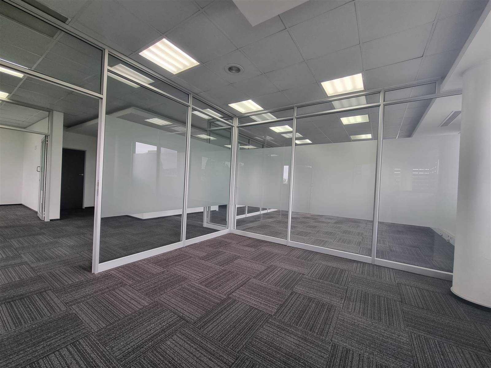 320  m² Commercial space in Rivonia photo number 17