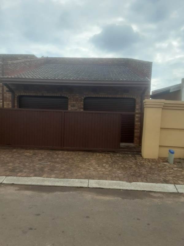 3 Bed House in Katlehong photo number 1