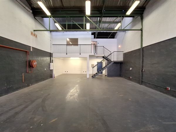 183  m² Industrial space