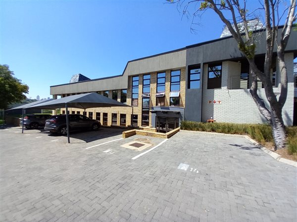 210  m² Commercial space