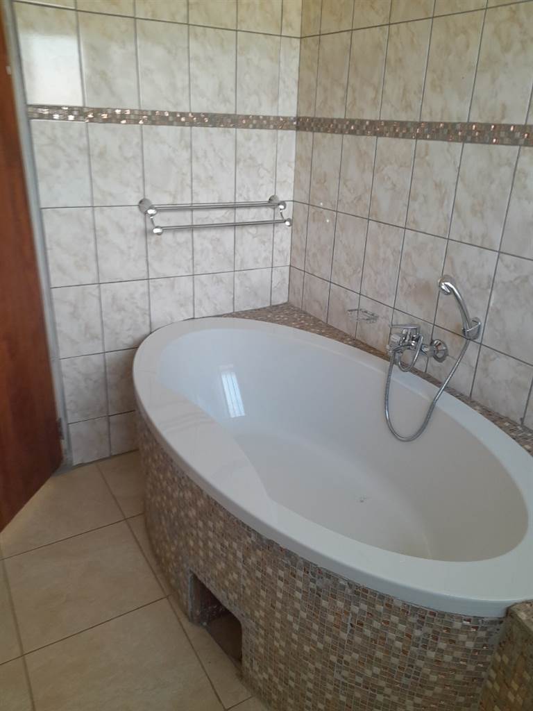 4 Bed House in Louis Trichardt photo number 23