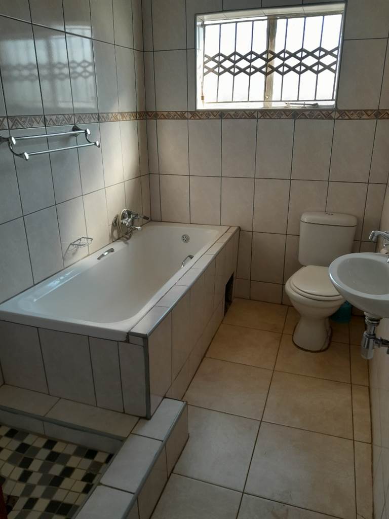 4 Bed House in Louis Trichardt photo number 26