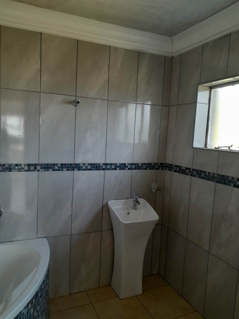 4 Bed House in Louis Trichardt photo number 25