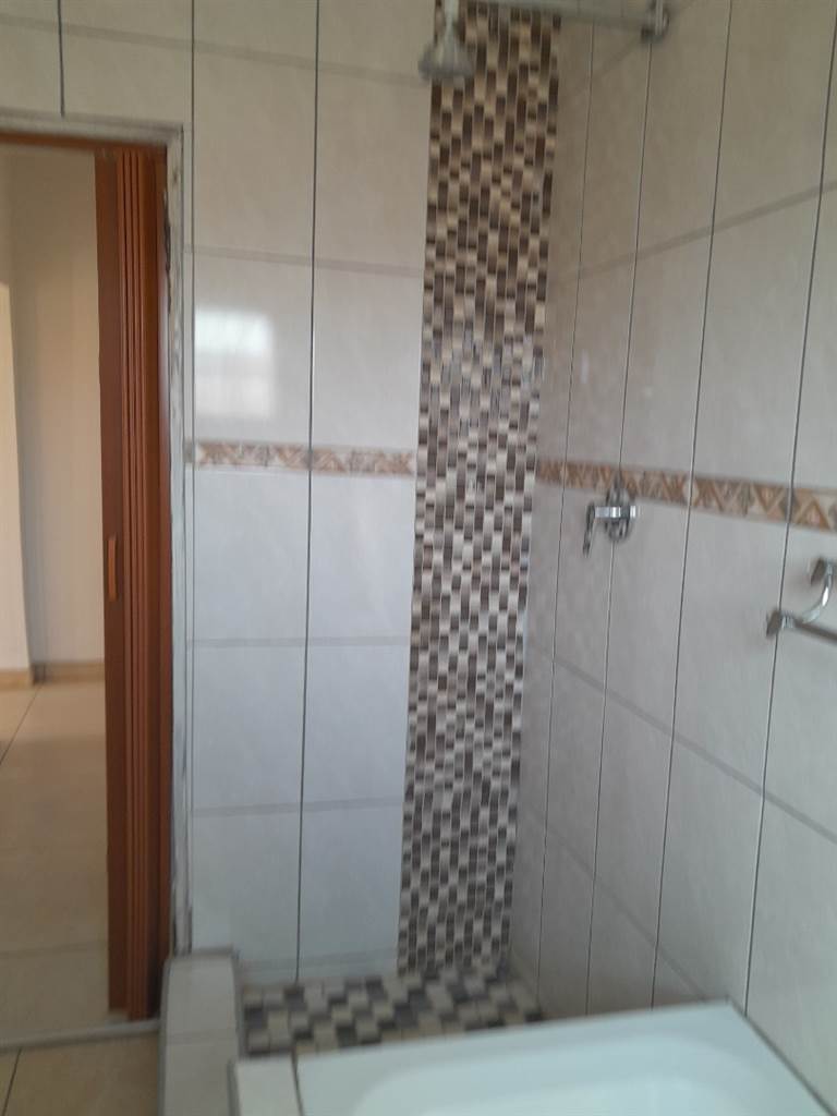 4 Bed House in Louis Trichardt photo number 27