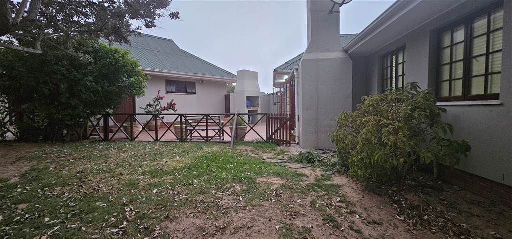 4 Bed House in Middedorp photo number 24