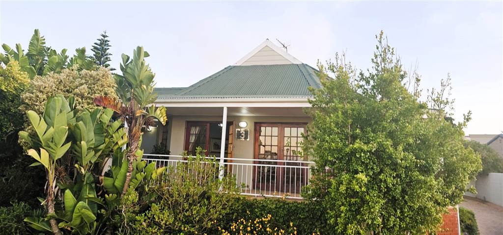 4 Bed House in Middedorp photo number 2