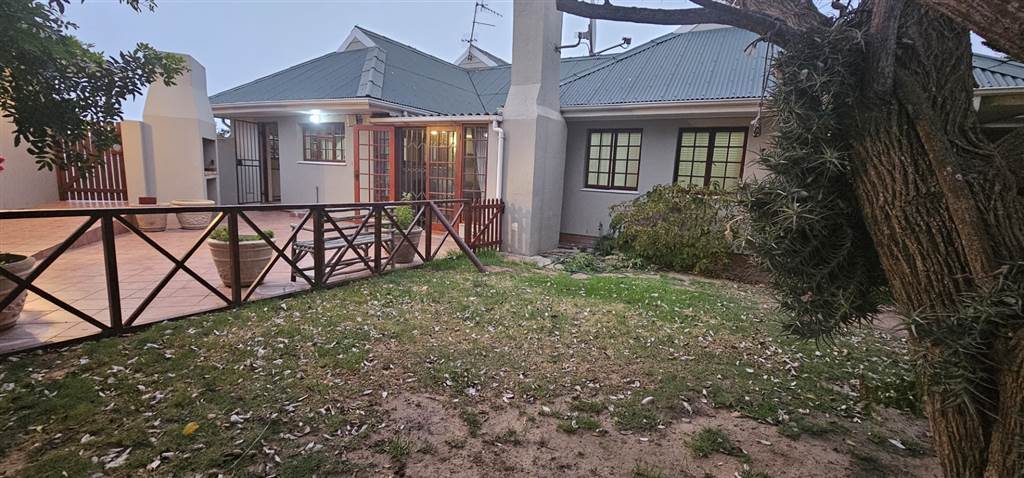 4 Bed House in Middedorp photo number 1