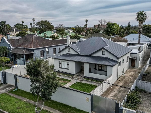 6 Bedroom House