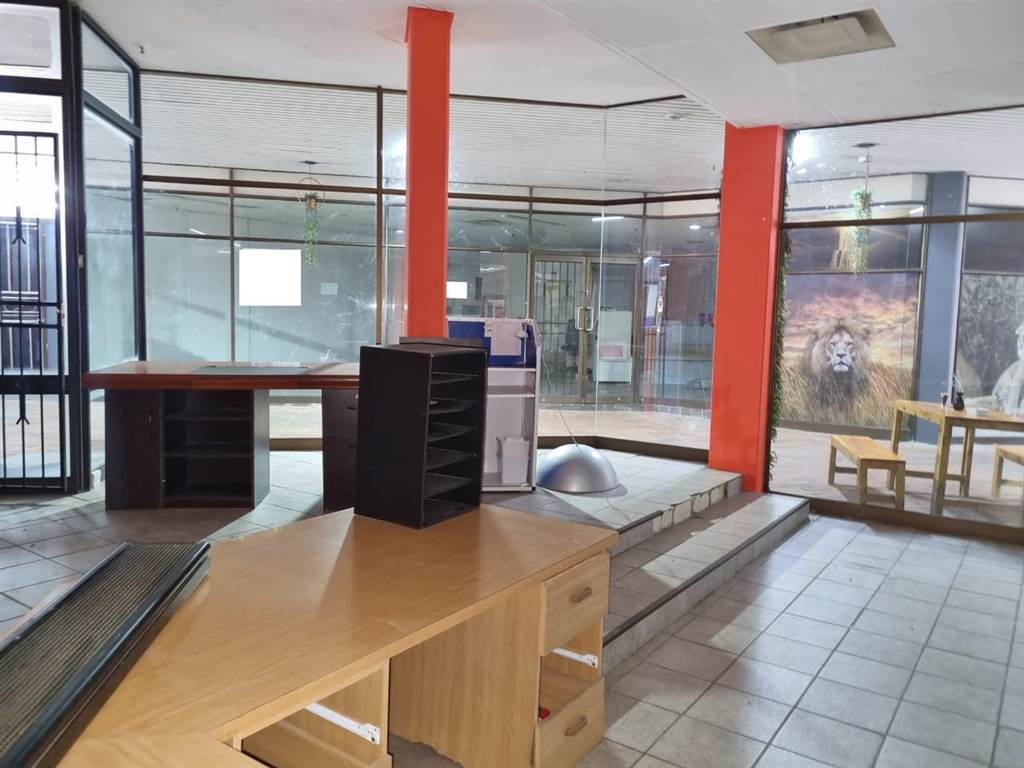 105  m² Retail Space in Amanzimtoti photo number 3