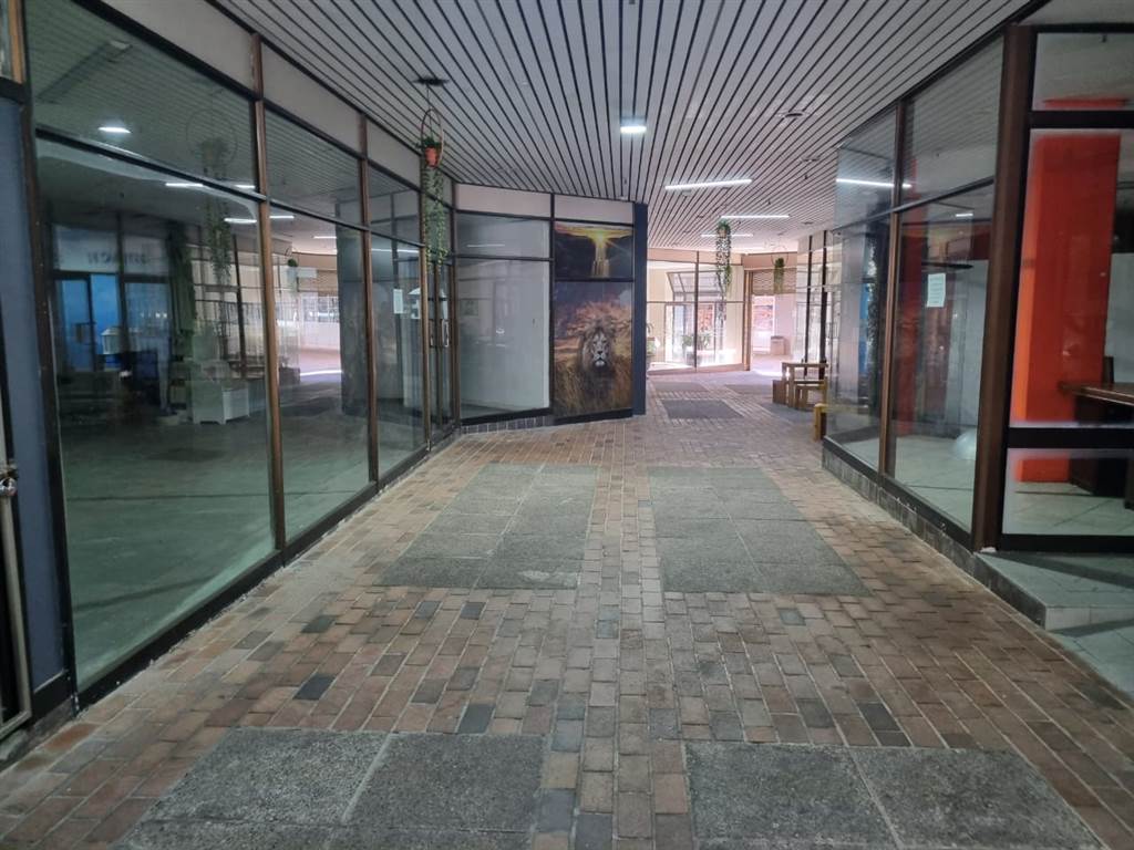 105  m² Retail Space in Amanzimtoti photo number 4