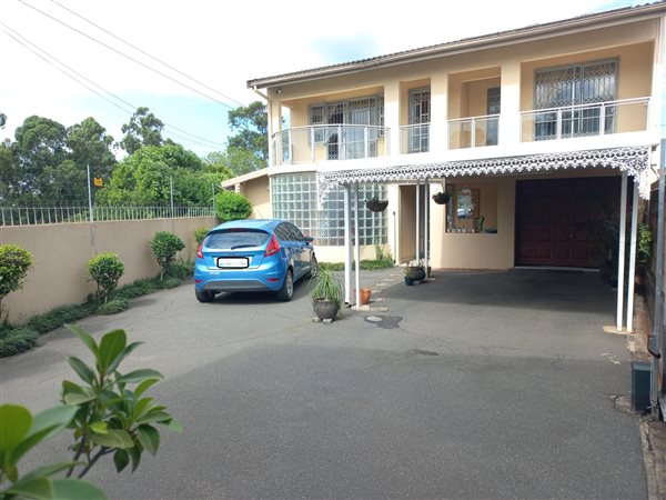 5 Bed House in Woodview