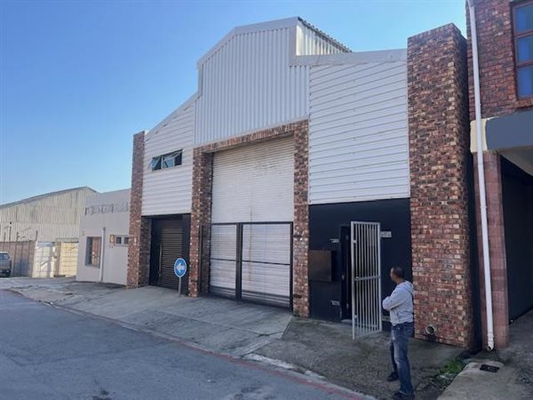 440  m² Industrial space in Sidwell