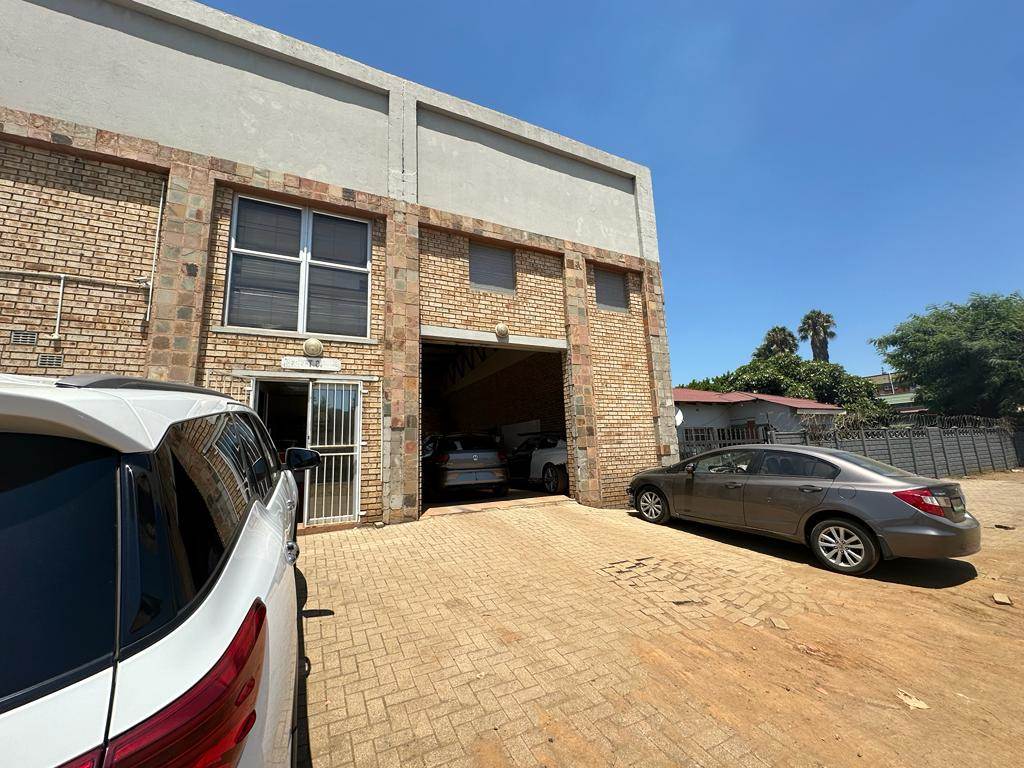 462  m² Commercial space in Rustenburg Central photo number 2