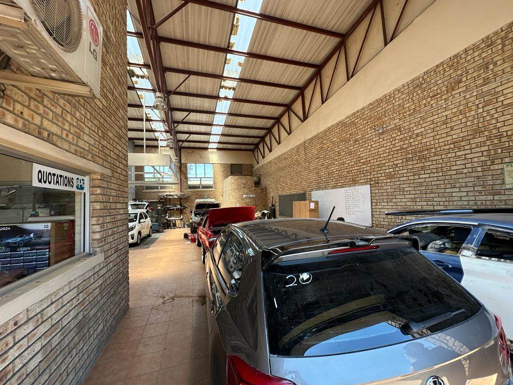 462  m² Commercial space in Rustenburg Central photo number 3