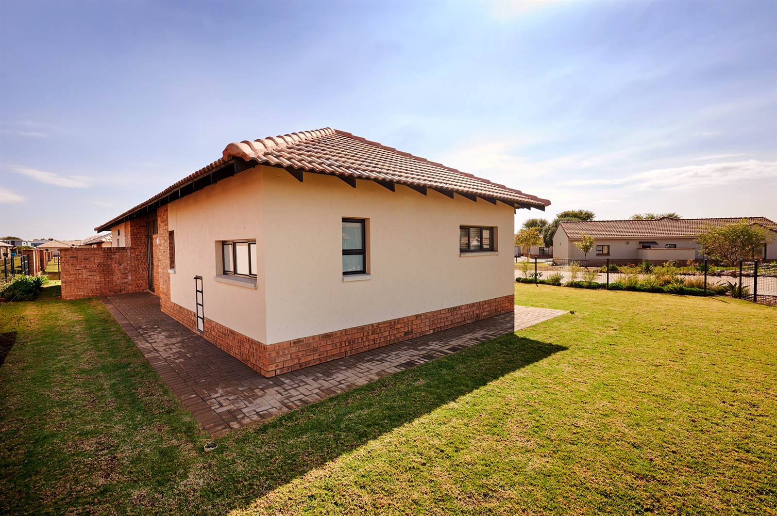 2 Bed House in Hazeldean (Silverlakes Surroundings) photo number 12