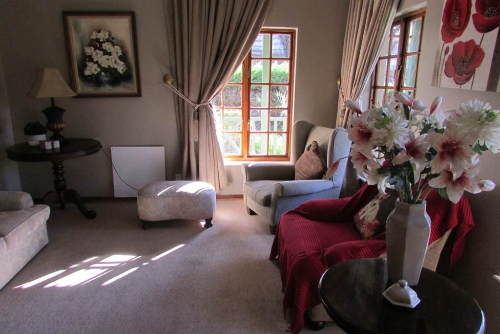 7 Bed House in Clarens photo number 10