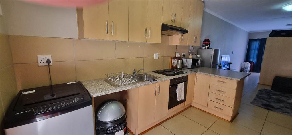 1 Bed Apartment in Bloemfontein photo number 7