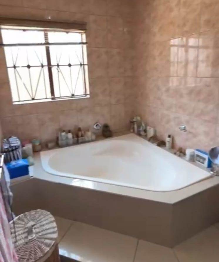 4 Bed House in Laudium photo number 5
