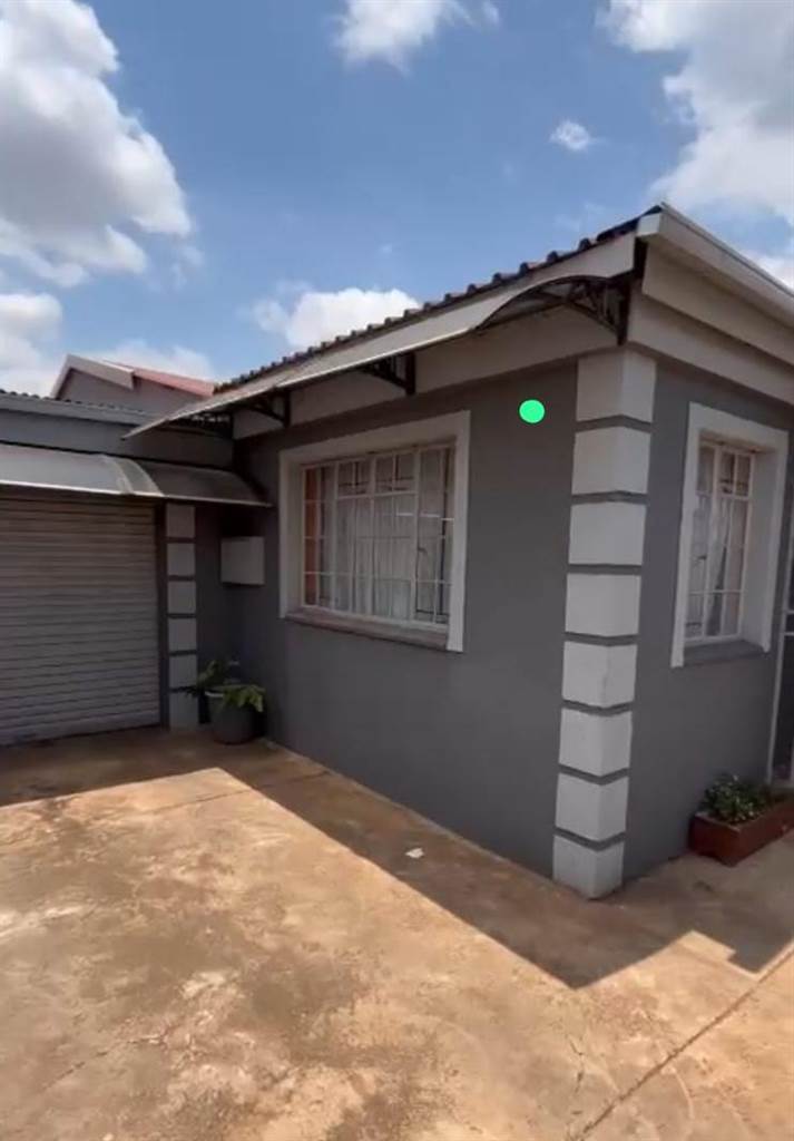 4 Bed House in Laudium photo number 11