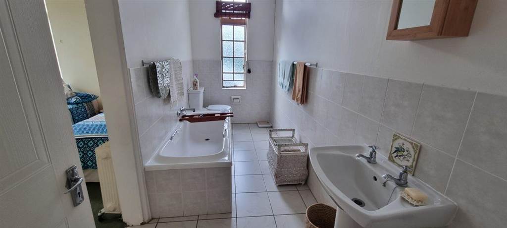 2 Bed Townhouse in Umtentweni photo number 27