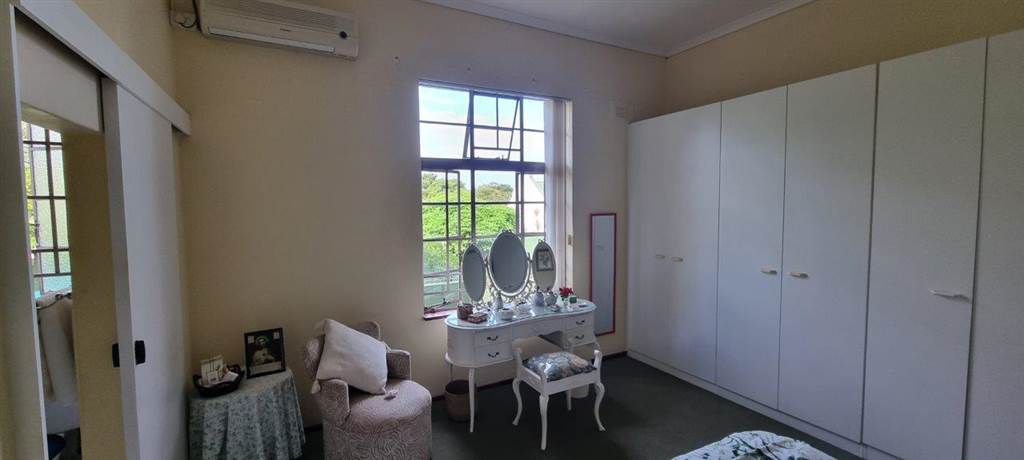 2 Bed Townhouse in Umtentweni photo number 21