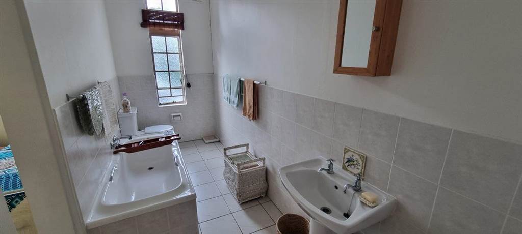 2 Bed Townhouse in Umtentweni photo number 28
