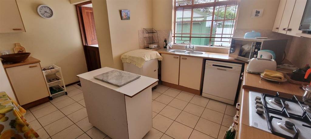2 Bed Townhouse in Umtentweni photo number 13