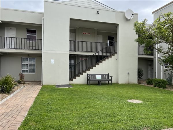 1 Bed Apartment in Whispering Pines
