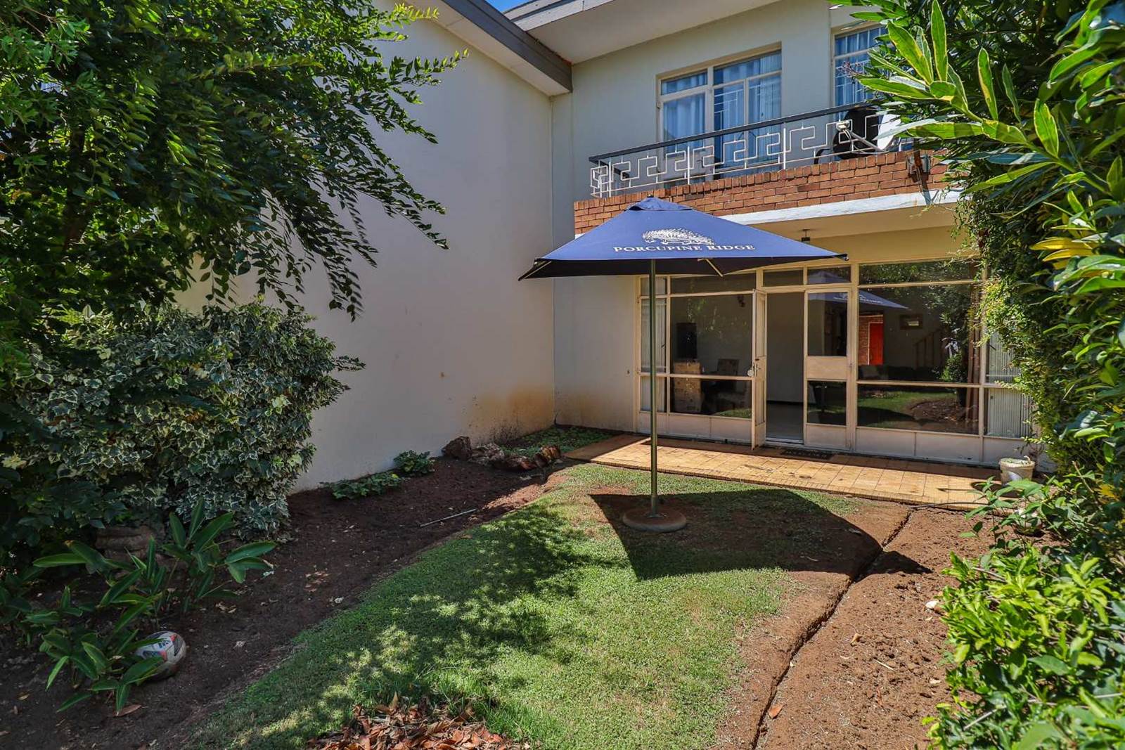 2 Bed Townhouse in Benoni Central photo number 10