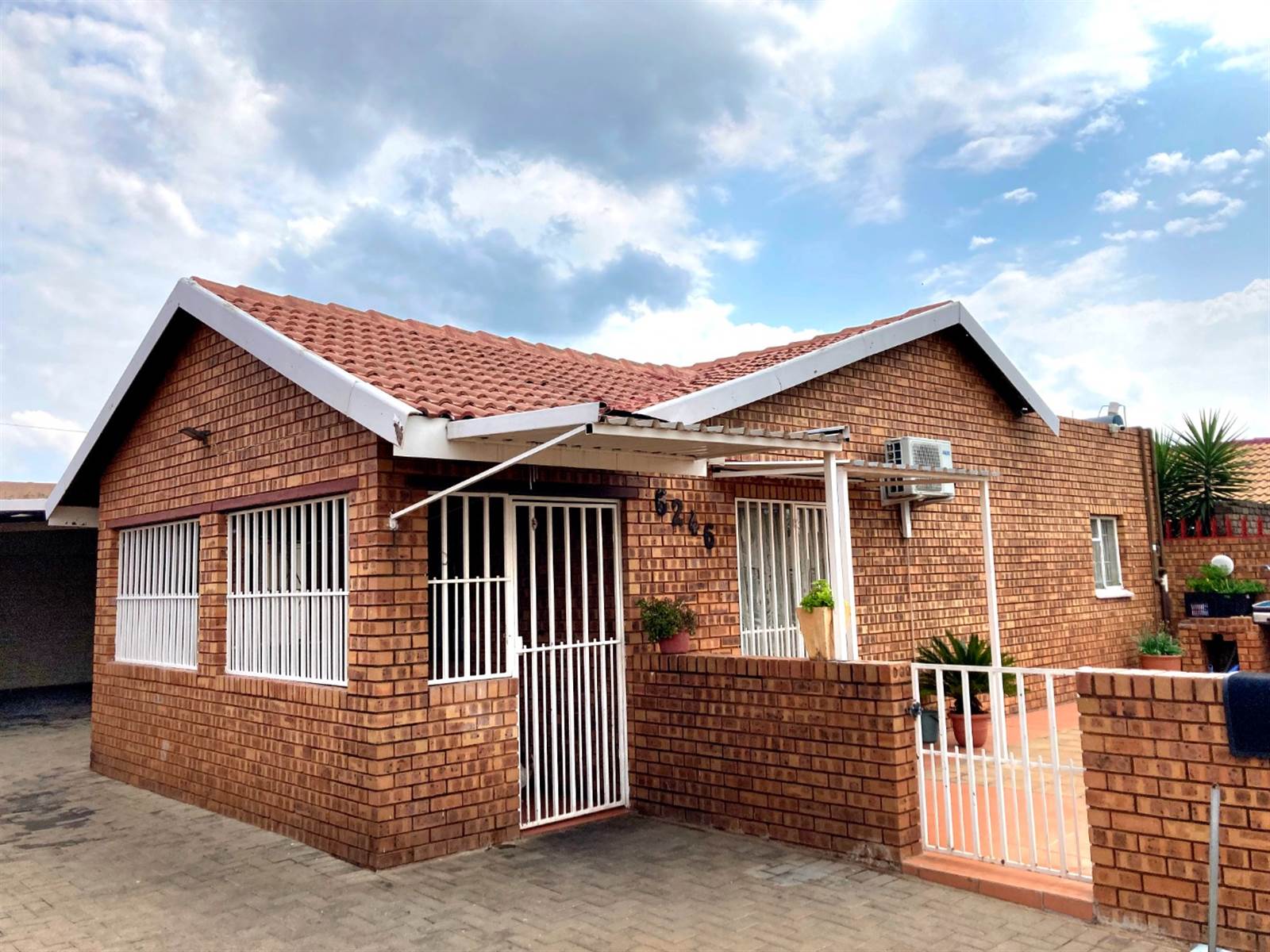 2 Bed House in Lenasia photo number 1