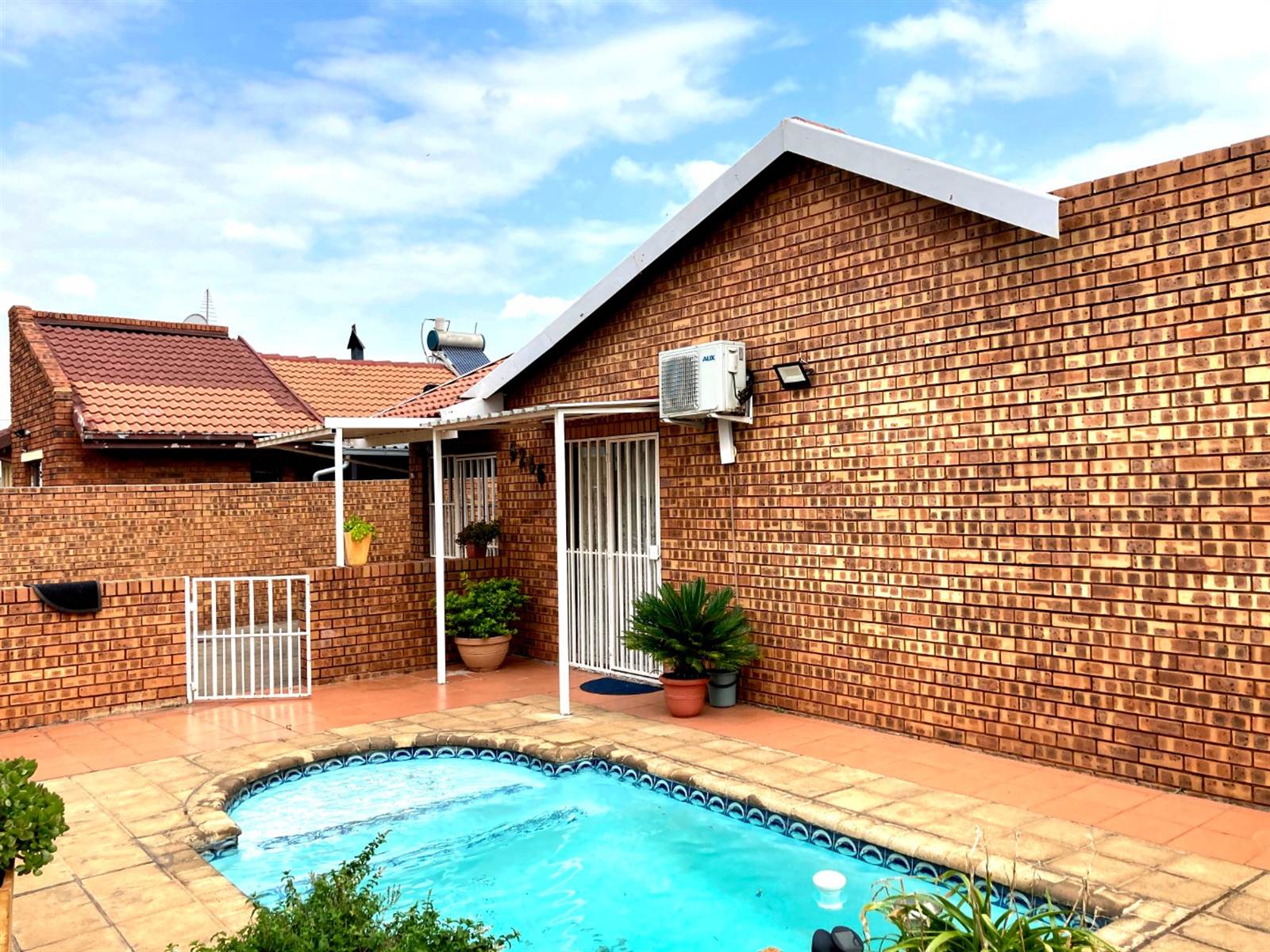 2 Bed House in Lenasia photo number 27