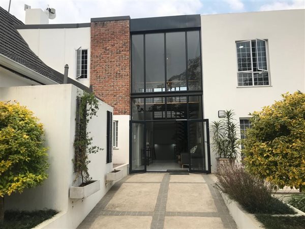 74  m² Commercial space in Kloof